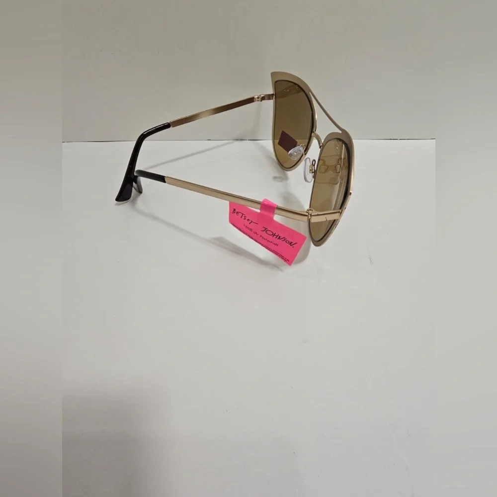 NWT Betsey Johnson Gold Cat Eye Sunglasses – Metal Frames with Pink Heart
